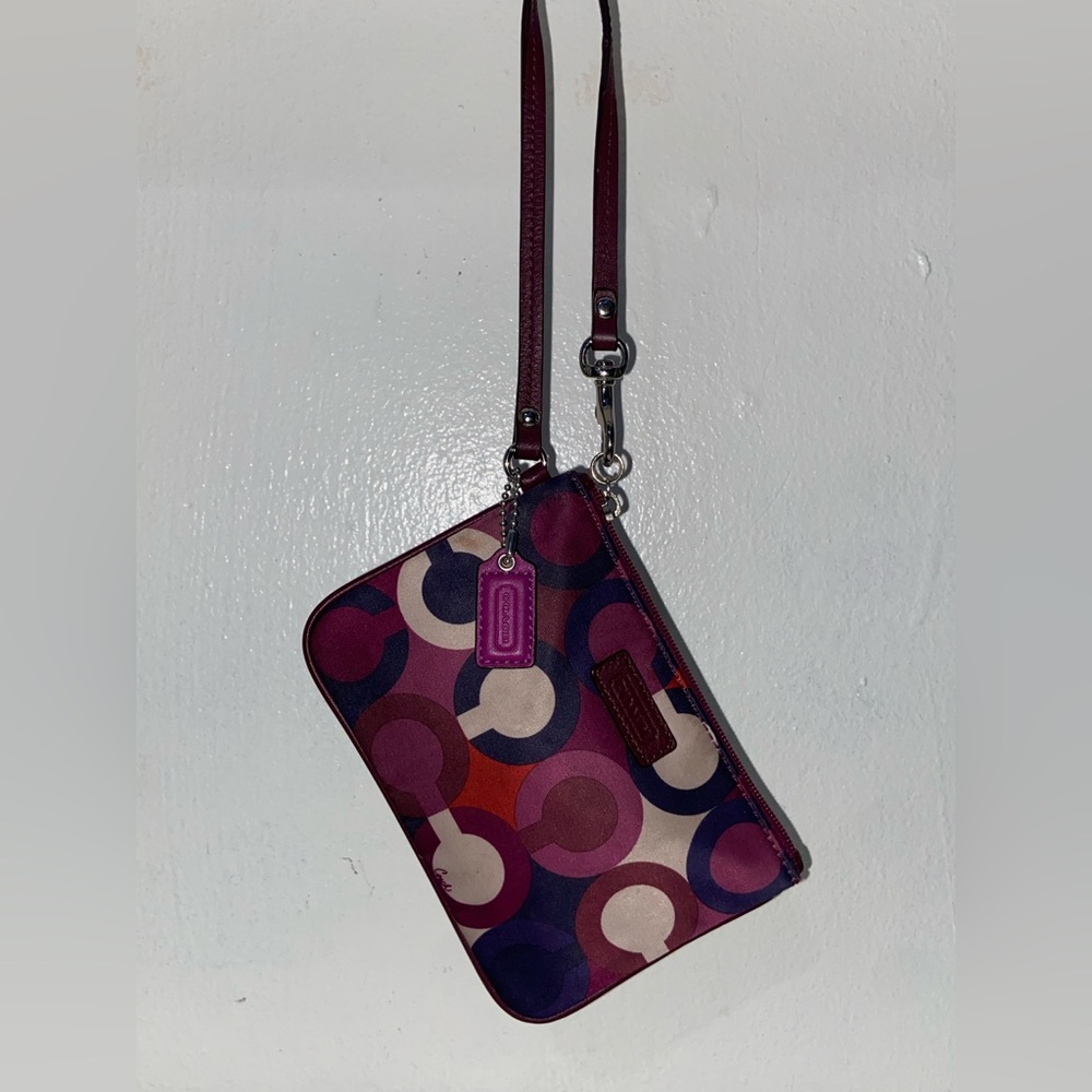 ⭐️EUC⭐️ COACH Parker Op Art Bordeaux Purple Small Wristlet